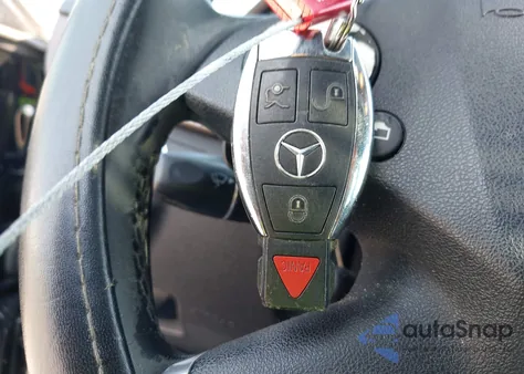 2010 Mercedes-Benz E 350 z USA, uszkodzony, nr VIN WDDHF5GB0AA259563